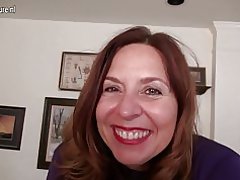 Naughty american mamá jugando con ella