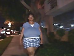 Gran perra negra es follada y come cumload